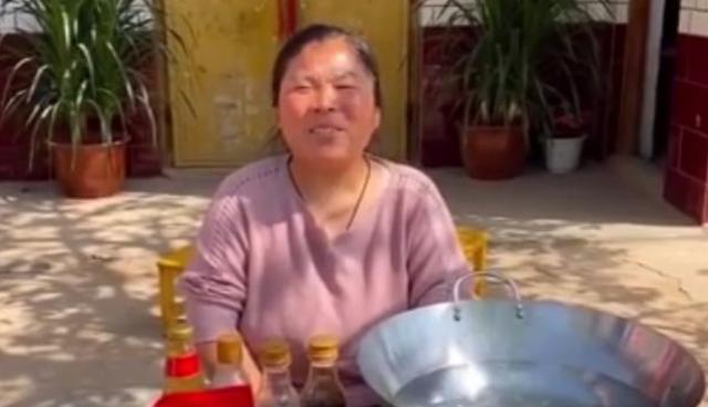 丝袜足交福利网址视频 一般的快手主播一天挣多少钱，快手主播一月能赚多少？