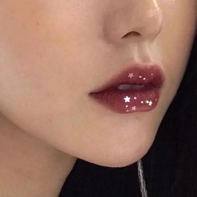 四虎免费在线观看白丝 抖音文案_想嫁给他，送闺蜜出嫁的文案抖音？