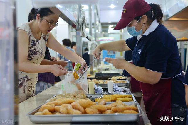 丝袜足交福利网址视频 路边摊早餐卖什么赚钱快（路边摊早餐卖什么赚钱呢）