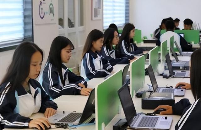 四虎免费在线观看白丝 什么专业最赚钱，什么专业最赚钱女生？