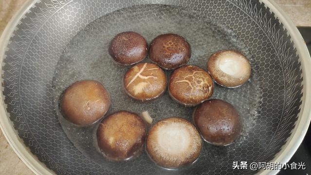 四虎免费在线观看白丝 龙口凉拌粉丝的做法，龙口粉丝能拌凉菜吗？