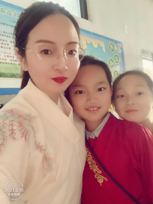丝袜足交福利网址视频 小学教师顶岗周记40篇通用，学生顶岗周记40篇通用小学老师？