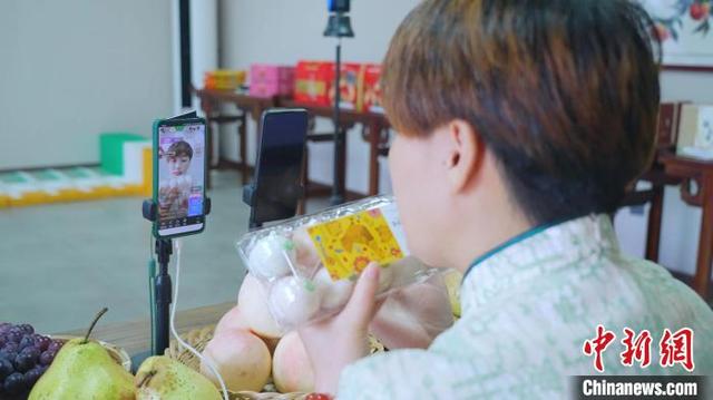 四虎免费在线观看白丝 卖直播软件？卖货直播app