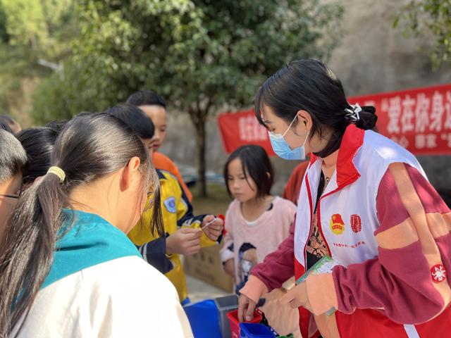 探花流出视频在线观看 大学有新意的摊位游戏，儿童摊位游戏项目介绍