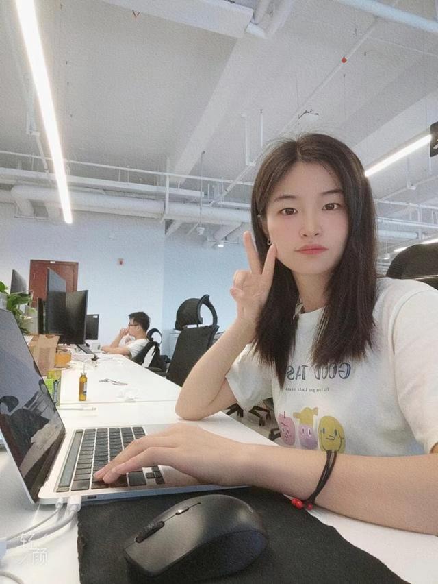 丝袜足交福利网址视频 用兼职造句，求兼职的句子？