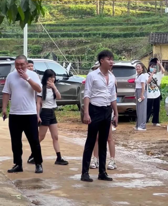 四虎免费在线观看白丝 抖音上一个嘉年华多少人民币，抖音的一个嘉年华是多少人民币？