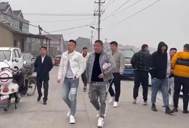 丝袜足交福利网址视频 抖音胜仔年收入多少，抖音胜仔靠什么赚钱？