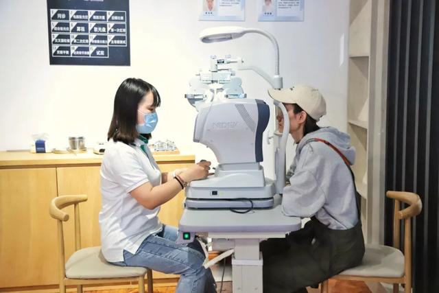 四虎免费在线观看白丝 眼镜店投资大约多少钱（眼镜店投资多大）