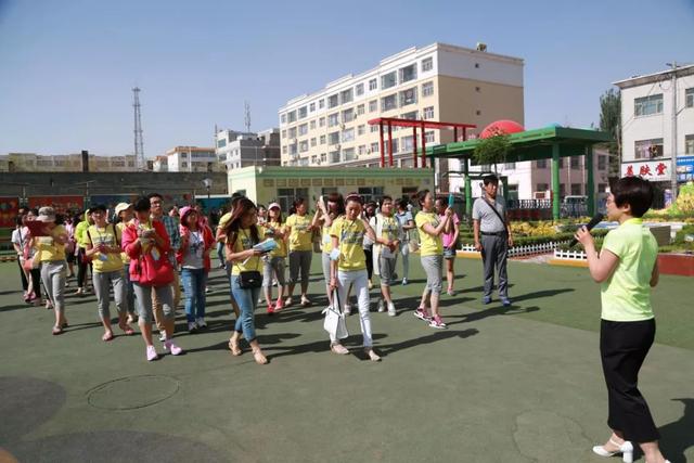 四虎免费在线观看白丝 幼儿园简介广告宣传图片，幼儿园简介宣传栏内容图片