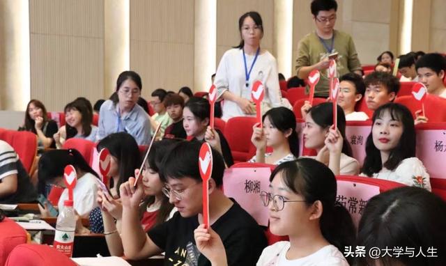 探花流出视频在线观看 电商专业毕业后好就业吗，电商专业的就业？