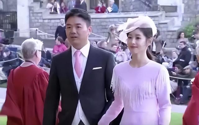 探花流出视频在线观看 章泽天手拿奶茶，章泽天奶茶照片？
