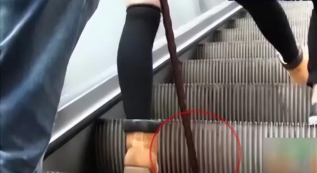 丝袜足交福利网址视频 “黄色网站”上的女生，都是怎么被偷拍的？