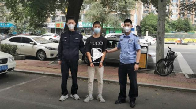四虎免费在线观看白丝 两男子抢劫出租车，两男子抢劫杀害出租车司机？