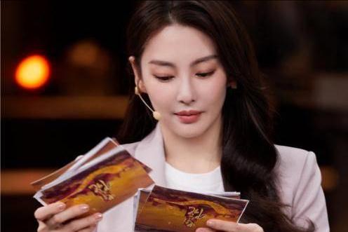 探花流出视频在线观看 对于粉丝文化的理解正确的是，粉笔申论燃文化？