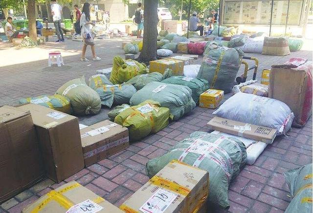 四虎免费在线观看白丝 顺丰和京东寄快递哪个便宜，京东快递和顺丰快递哪个便宜点？