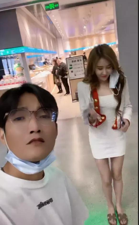 四虎免费在线观看白丝 抖音四姐个人资料介绍，抖音四姐个人资料图片？