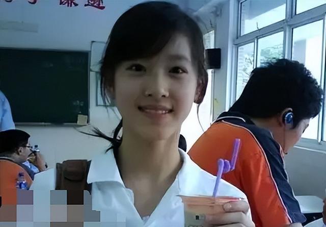 探花流出视频在线观看 章泽天手拿奶茶，章泽天奶茶照片？