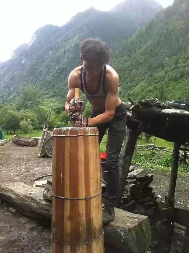 丝袜足交福利网址视频 户外主播探险有遇见鬼的嘛（直播户外探险遇见鬼）