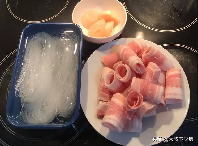 丝袜足交福利网址视频 鲜虾粉丝煲的家常做法，虾仁粉丝煲的家常做法？