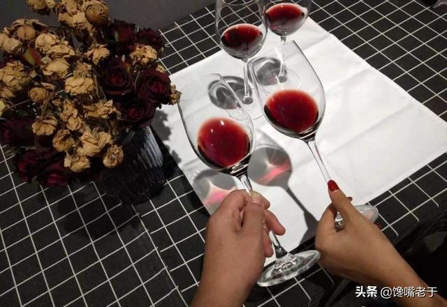 四虎免费在线观看白丝 适合发朋友圈酒杯照片，喝酒发朋友圈的配图_酒杯？
