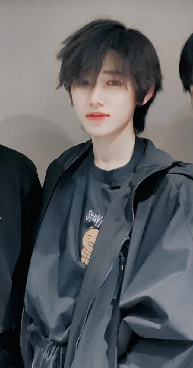 丝袜足交福利网址视频 张真源粉丝名是什么，张真源的粉丝名称？