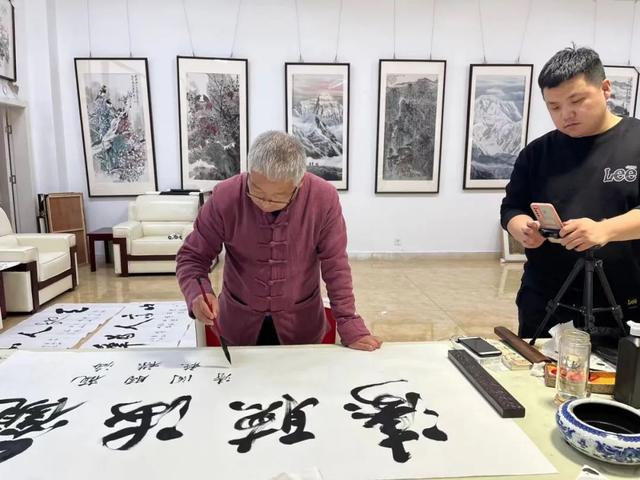 四虎免费在线观看白丝 网络买画卖画的骗局（买画卖画平台怎么运作的）
