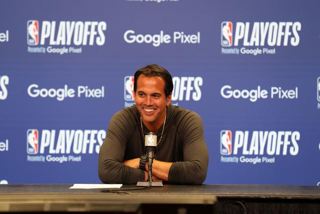 丝袜足交福利网址视频 nba直播勇士回放，nba2020-2021直播勇士？