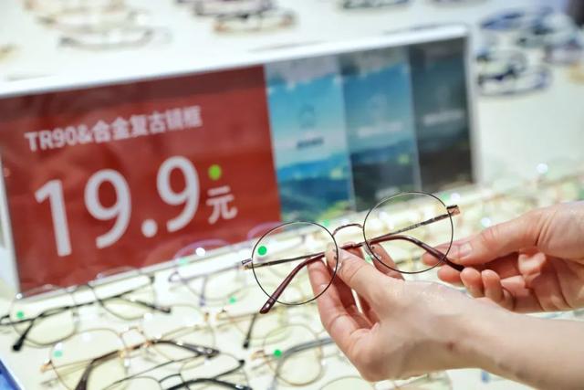四虎免费在线观看白丝 眼镜店投资大约多少钱（眼镜店投资多大）