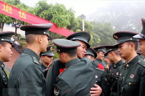 丝袜足交福利网址视频 连长工资多少钱一个月2021（武警连长工资多少钱一个月）