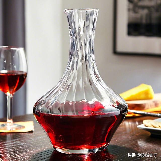 四虎免费在线观看白丝 适合发朋友圈酒杯照片，喝酒发朋友圈的配图_酒杯？