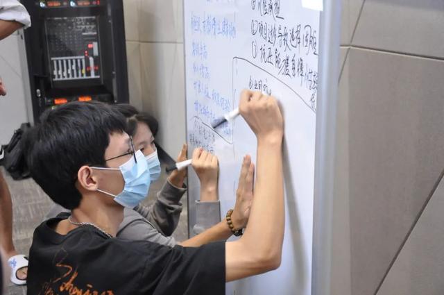 四虎免费在线观看白丝 大学生创业画布作业模板，大学生创业画布作业模板知乎？