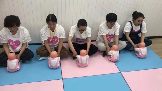 丝袜足交福利网址视频 哪里培训月嫂比较正规的（哪里培训月嫂最正规）