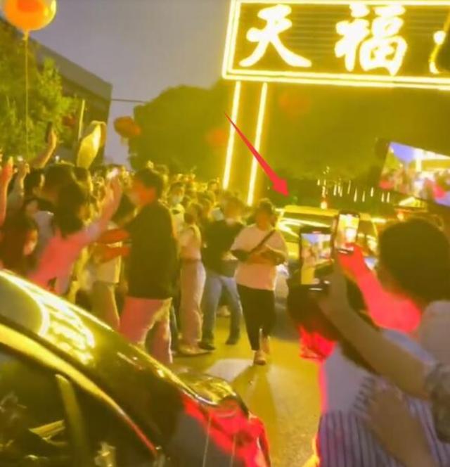 探花流出视频在线观看 明星跟粉丝结婚，跟粉丝结婚的明星？
