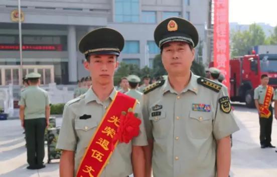 丝袜足交福利网址视频 连长工资多少钱一个月2021（武警连长工资多少钱一个月）