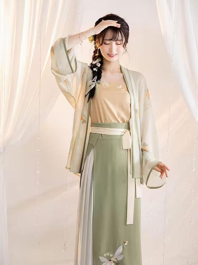 丝袜足交福利网址视频 穿汉服的唯美句子，抖音最火古风文案？