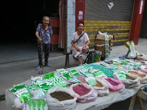 四虎免费在线观看白丝 适合农村集市的小生意（夏天集市卖什么赚钱）