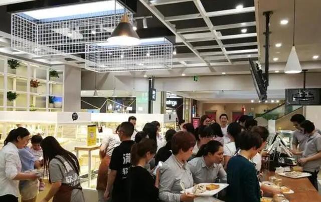 四虎免费在线观看白丝 现在开蛋糕店赚钱吗女生，开蛋糕店赚钱吗？