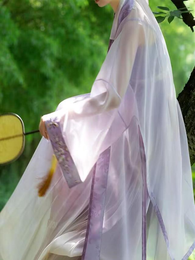 丝袜足交福利网址视频 穿汉服的唯美句子，抖音最火古风文案？