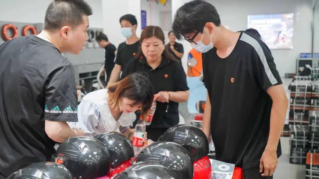 四虎免费在线观看白丝 卖雅迪电动车怎么开店的呢，卖雅迪电动车怎么开店的视频？
